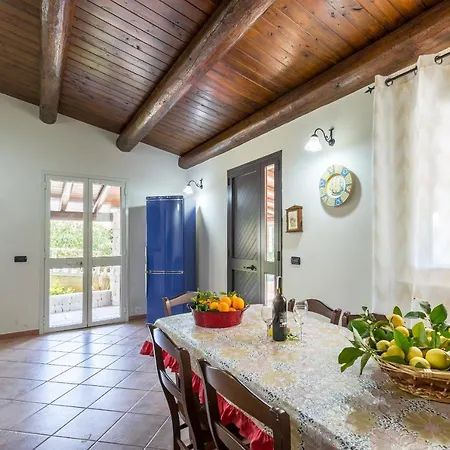 בית נופש Jasmine House Near The Sandy Parking & Wifi *