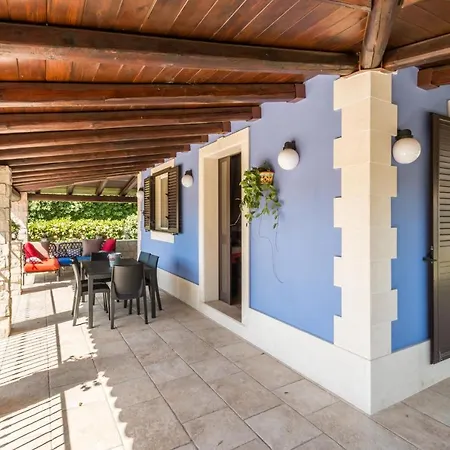 Jasmine House Near The Sandy Parking & Wifi Calabernardo
